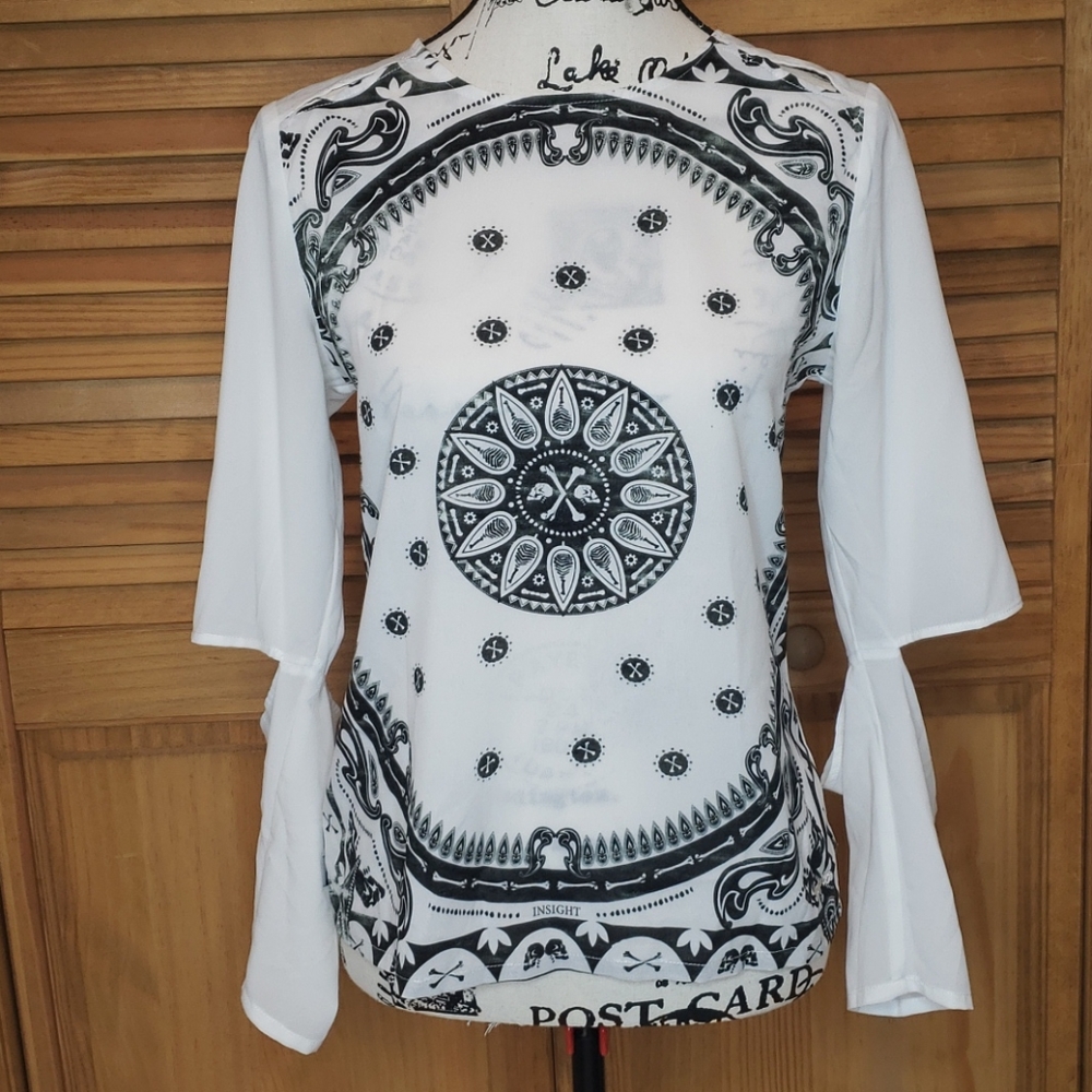 Insight Skull & Bones Open Elbow Top Size 8